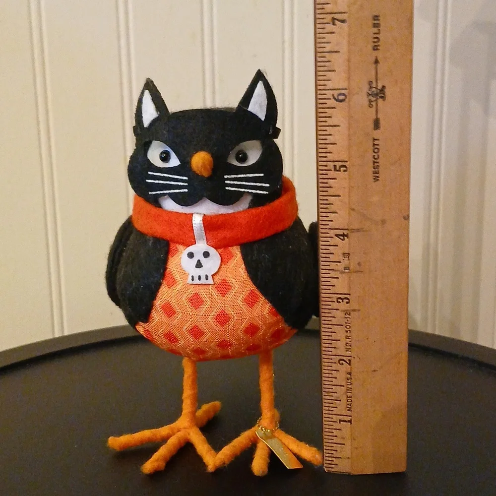 Target Spritz Hyde & EEK Fabric Bird Halloween Featherly Friends Tabletop